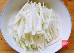 素炒白萝卜条的做法图解2