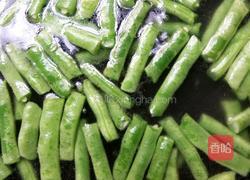 五花肉炒四季豆的做法图解2