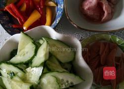 彩椒黄瓜肉片的做法图解1