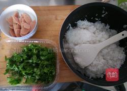 火腿肠炒大米饭的做法图解1