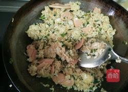 火腿肠炒大米饭的做法图解7
