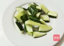 酸甜彩椒拌黄瓜的做法图解2