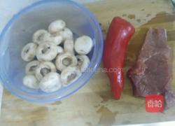 肉片炒口蘑的做法图解1