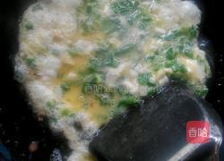 葱花炒鸡蛋面条的做法图解2