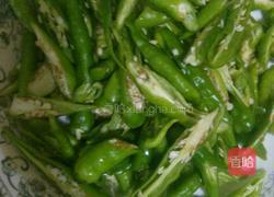 小辣椒炒鸡翅的做法图解2