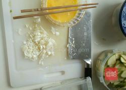 鸡蛋炒西葫芦的做法图解1