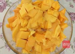 芒果果酱的做法图解1