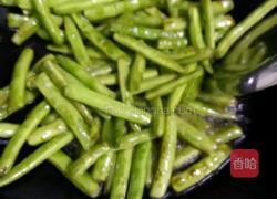 干煸锅巴四季豆的做法图解8