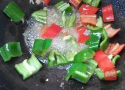 彩椒炒猪皮的做法图解2