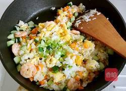 虾仁炒饭的做法图解25