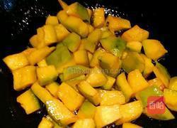 南瓜虾米面的做法图解2