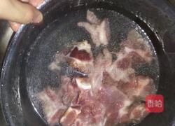 雪梨红萝卜排骨汤的做法图解4