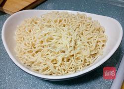 炒方便面的做法图解3