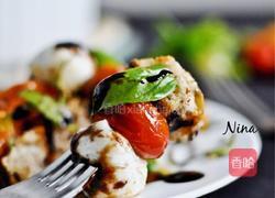 烤面包粒佐圣女果色拉的做法图解8