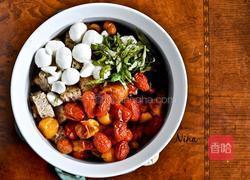 烤面包粒佐圣女果色拉的做法图解5