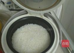 三原色炒饭的做法图解1