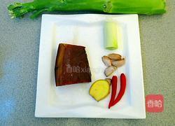 芥兰炒腊肉的做法图解1