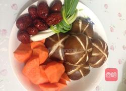 香菇炖鸡块的做法图解2