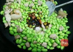 毛豆炒肉的做法图解5