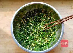 Illustration of how to make leek and egg boxes 6