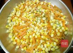 胡萝卜炒玉米粒的做法图解6