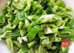 青椒西红柿炒鸡蛋的做法图解1