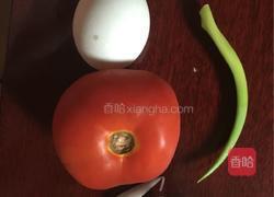 西红柿洋葱煎鸡蛋的做法图解1