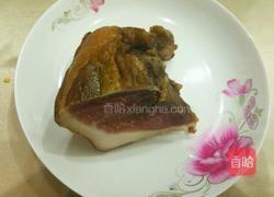 腊肉焖大米饭的做法图解1