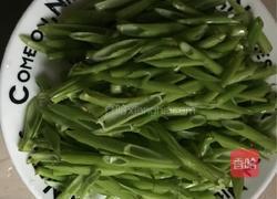 炝炒空心菜梗的做法图解2