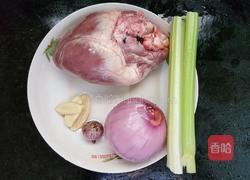 洋葱炒猪心的做法图解1