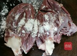 洋葱炒猪心的做法图解2