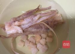 海鲜汤面的做法图解1