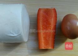 胡萝卜鸡蛋馒头片的做法图解1