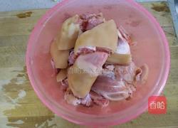 红烧猪蹄的做法图解1