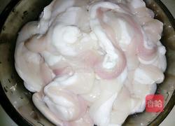 酸豆角炒猪小肠的做法图解2