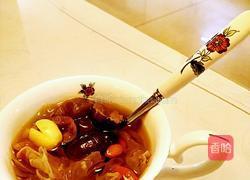 银耳莲子汤的做法图解3
