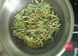 豇豆角炒西红柿的做法图解3