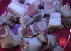 红烧肉炖土豆的做法图解1