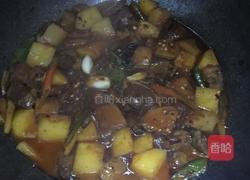 红烧肉炖土豆的做法图解7