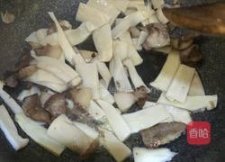 杏鲍菇炒肉的做法图解6