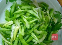 芹菜炒土豆丝的做法图解2