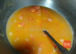 咸鸭蛋西红柿汤的做法图解3