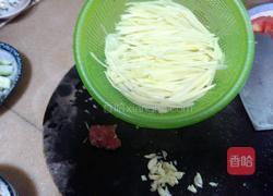 淡口味土豆的做法图解1