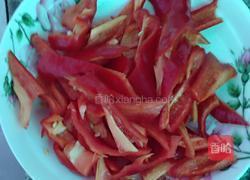 红辣椒炒蛤蜊肉干的做法图解3