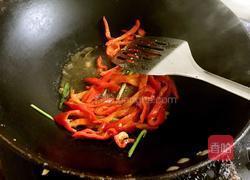 红椒炒鸡蛋的做法图解3