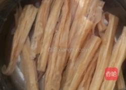 凉拌腐竹黑木耳的做法图解1