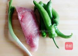 尖椒炒肉丝的做法图解1