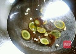 瘦肉鱼片皮蛋汤的做法图解7
