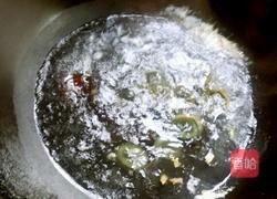 瘦肉鱼片皮蛋汤的做法图解8