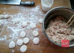 家常水饺的做法图解1